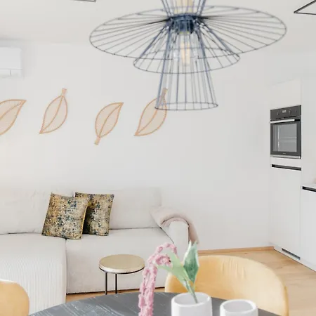 Animea & Appartements-ossiacher אננהיים