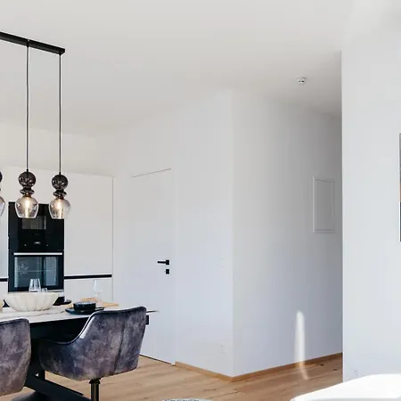 Animea & Appartements-ossiacher